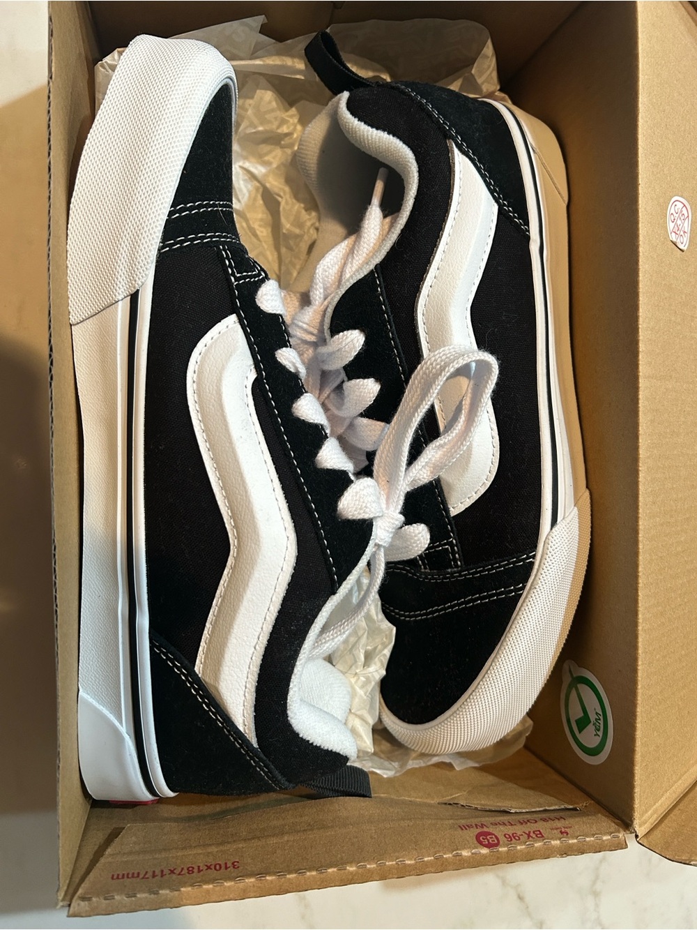 Vans Knu Skool Men’s Size 7 - brand new, never worn and still in the box
